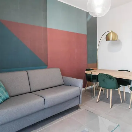 Apt24 - Modern With Balcony *